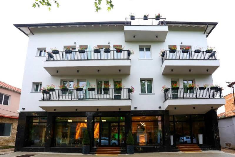 Emerald Boutique Hotel Tiranë Luaran gambar